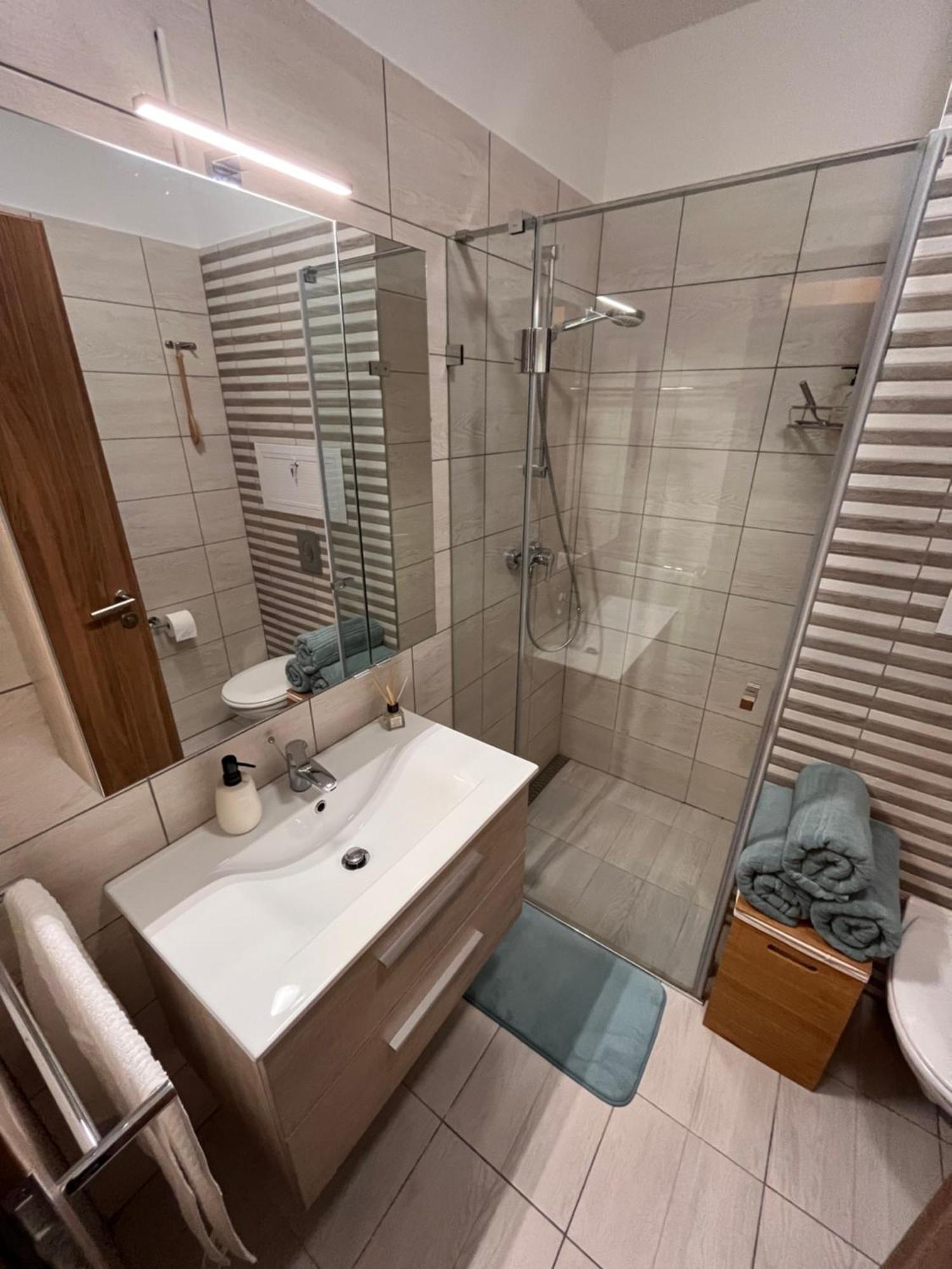 Modern, Kenyelmes Otthon Neked Apartment Budapest Ngoại thất bức ảnh